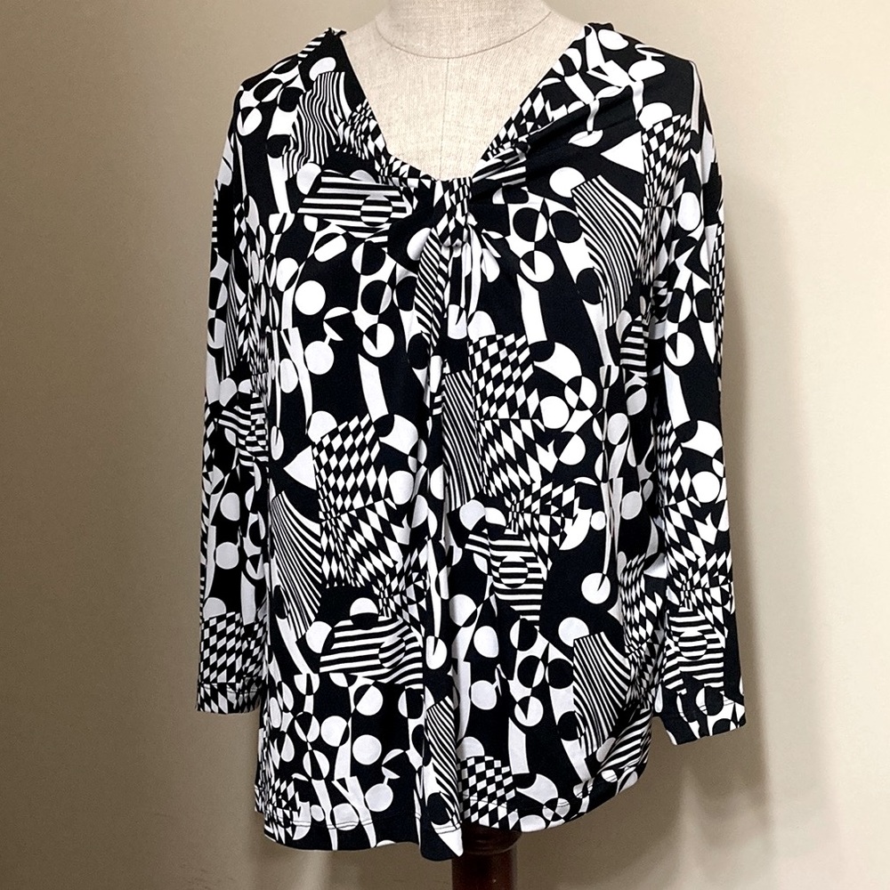 Southern Lady Fits Like 1X Black And White Blouse
